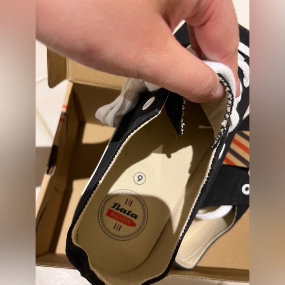 Brand new sneakers - Picture 3 of 4